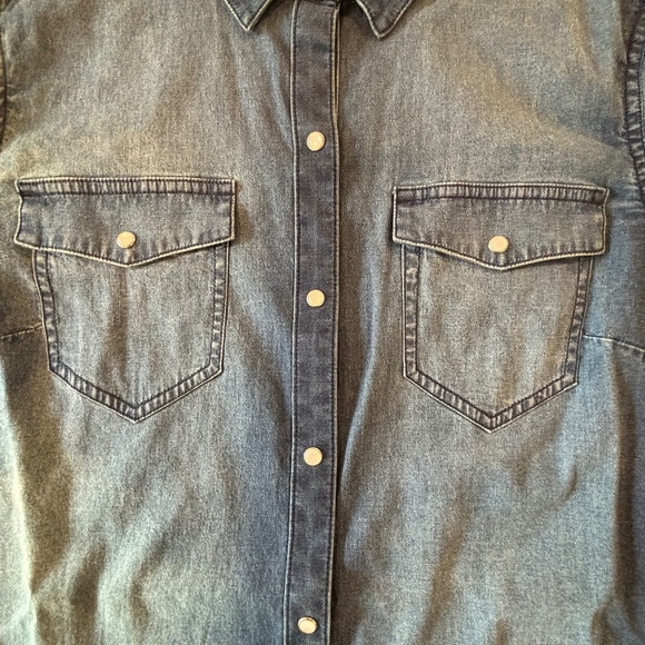 Tahari denim pearl snap button up denim long sleeve shirt size M - Picture 9 of 15